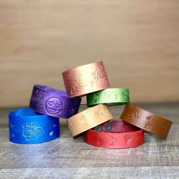 Sign up for closet updates by liking this listing! - Picture 3 of 15